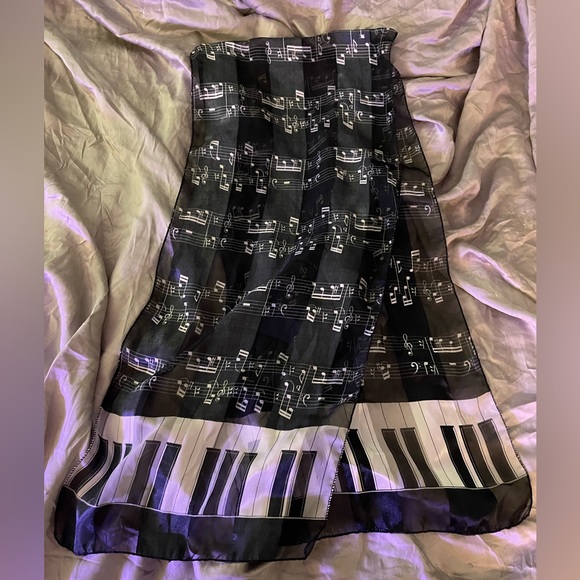 Accessories - Piano music satin scarf
